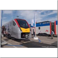 Innotrans 2018 - Stadler Flirt Bimodal 02.jpg